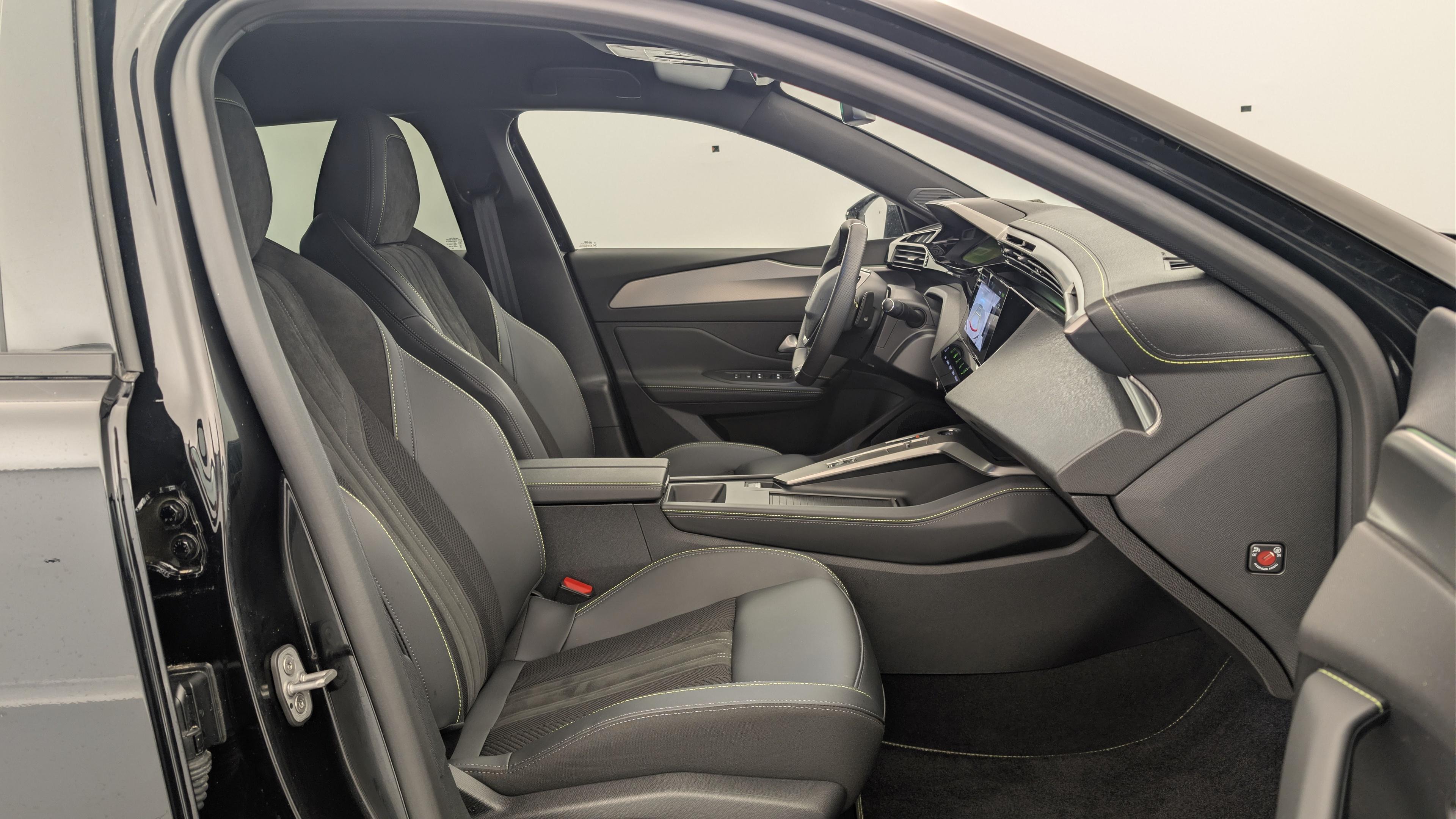 Peugeot 408 Hybrid 145 e-DCS6 GT