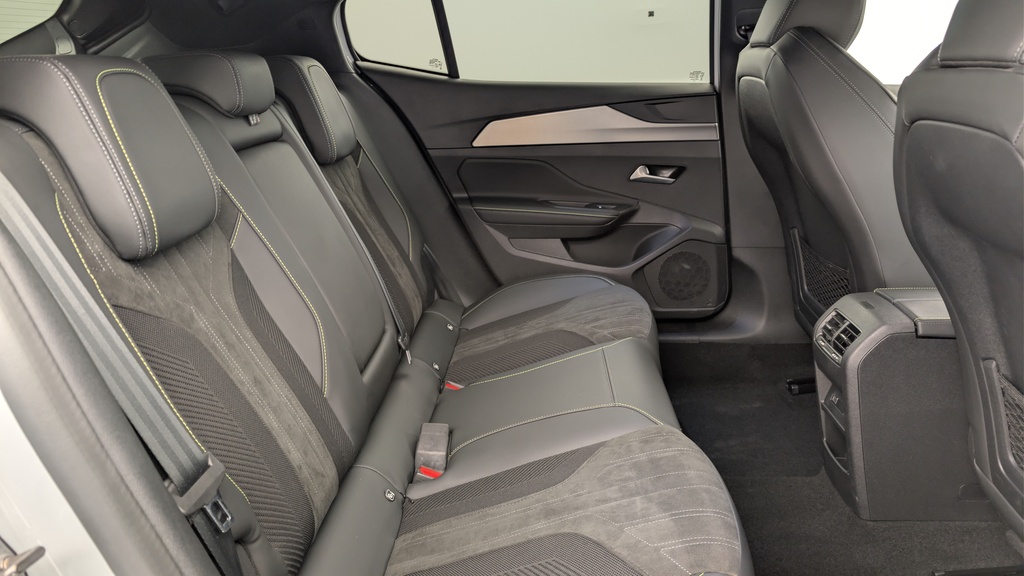 Peugeot 408 Hybrid 145 e-DCS6 GT